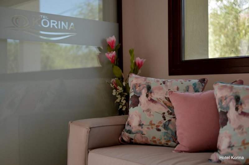 Korina Hotel - Снимка 1