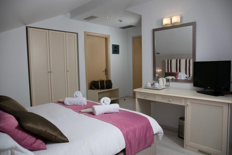 Korina Hotel - Снимка 9