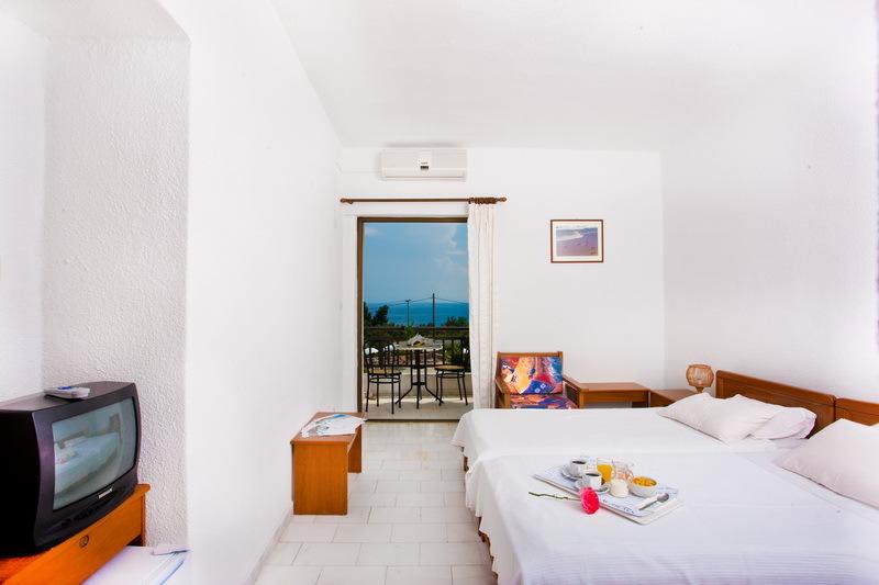 Pashos Hotel - Снимка 2