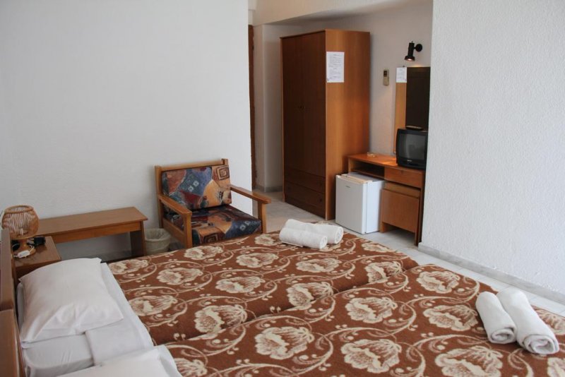 Pashos Hotel - Снимка 1