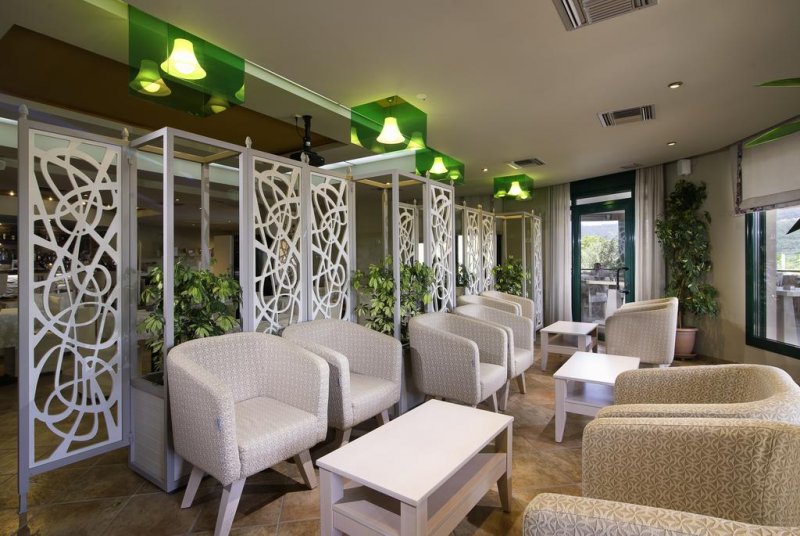 Ocean Beach Hotel - Снимка 1