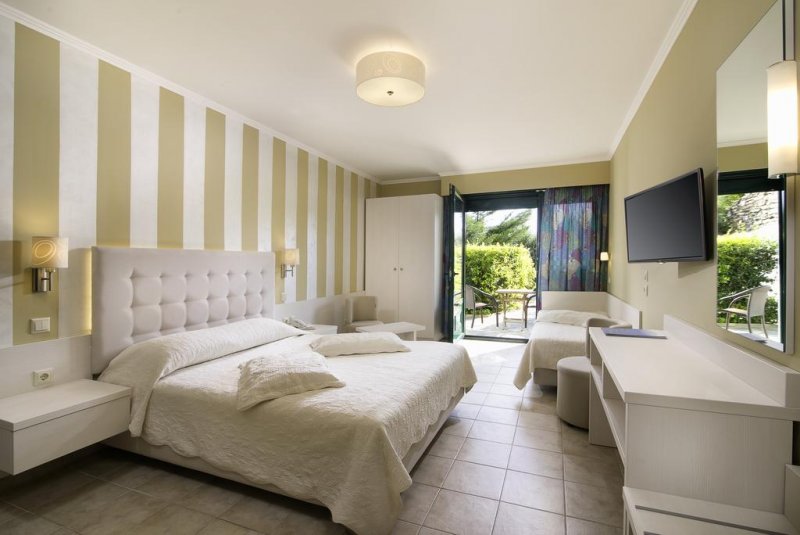 Ocean Beach Hotel - Снимка 4