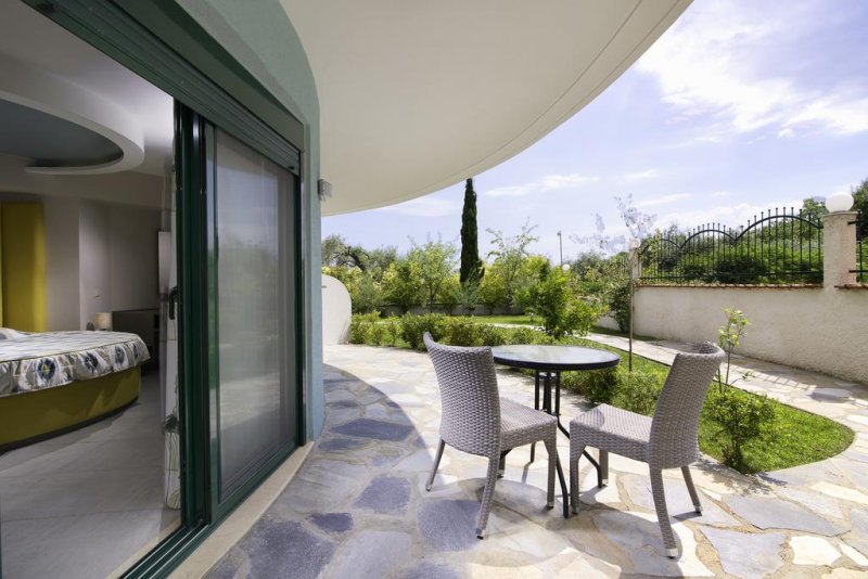 Ocean Beach Hotel - Снимка 9