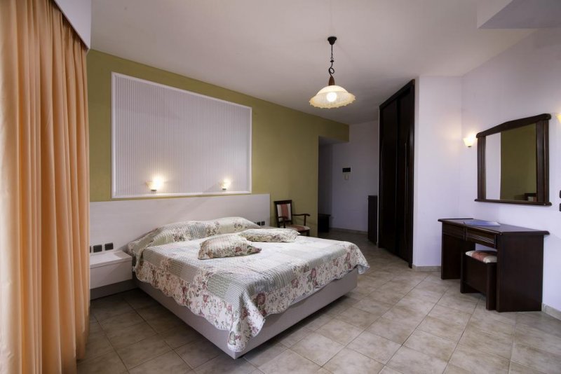 Ocean Beach Hotel - Снимка 3