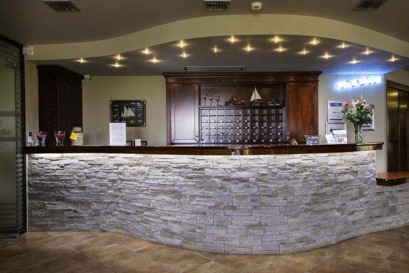 Ocean Beach Hotel - Снимка 2