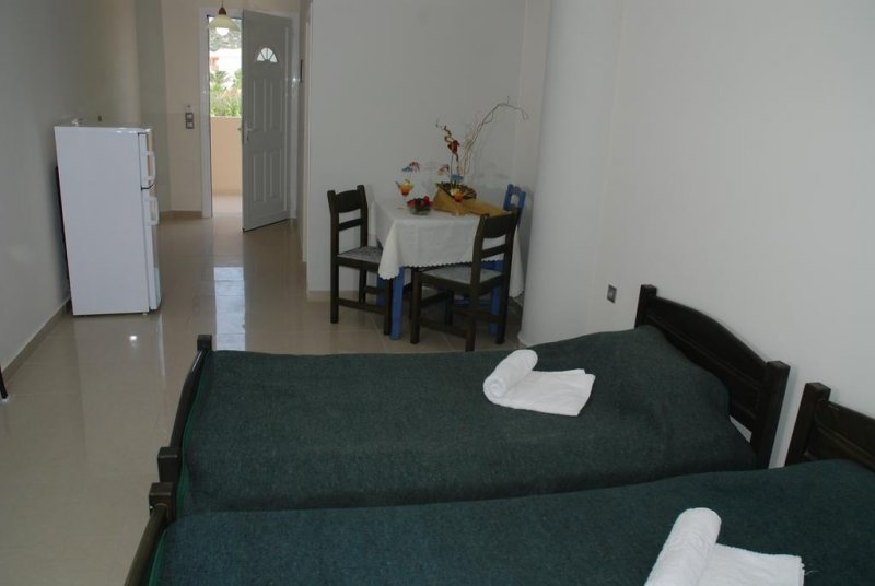 Letsos Hotel - Снимка 2