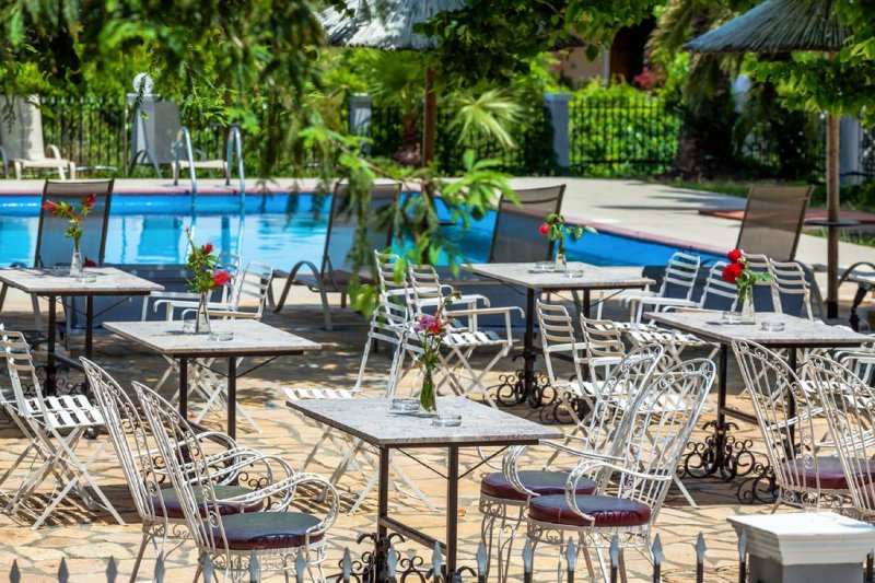 Silver Bay Hotel - Снимка 2