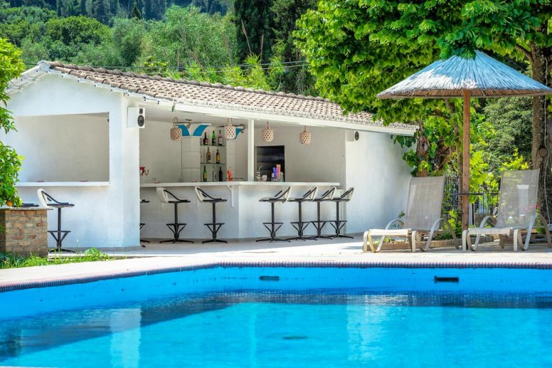 Silver Bay Hotel - Снимка 1