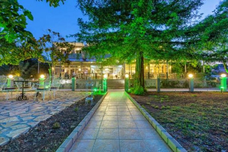 Silver Bay Hotel - Снимка 7