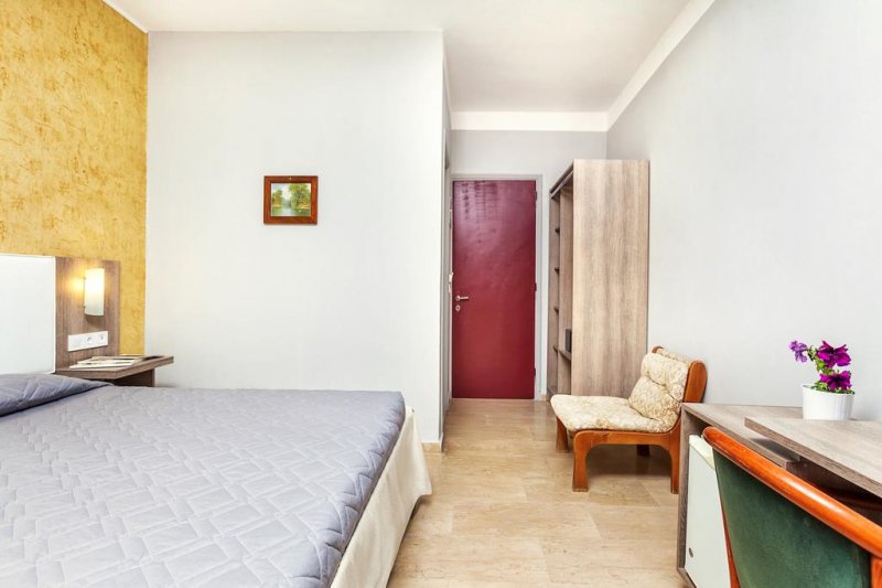 Silver Bay Hotel - Снимка 3