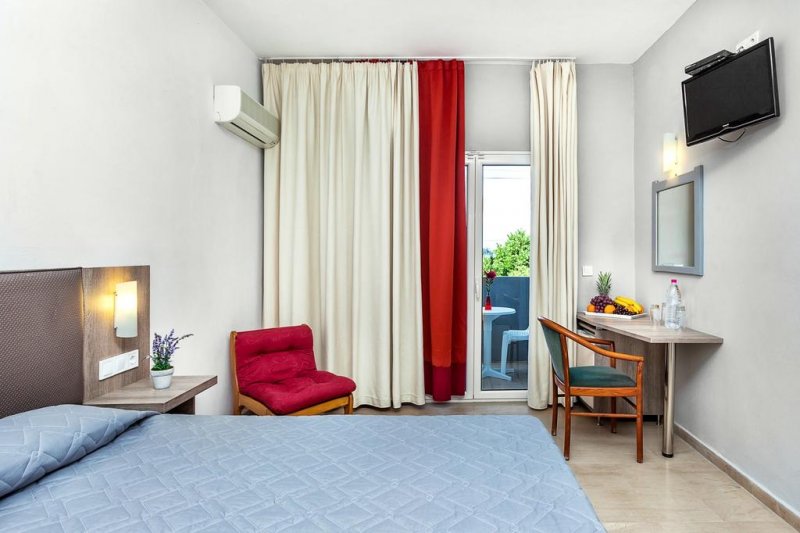 Silver Bay Hotel - Снимка 10