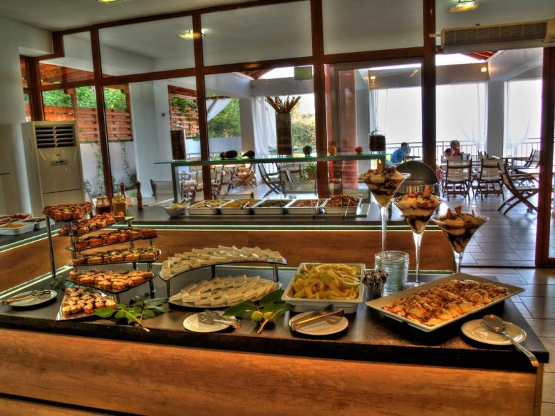 Maranton Beach Hotel - Снимка 2
