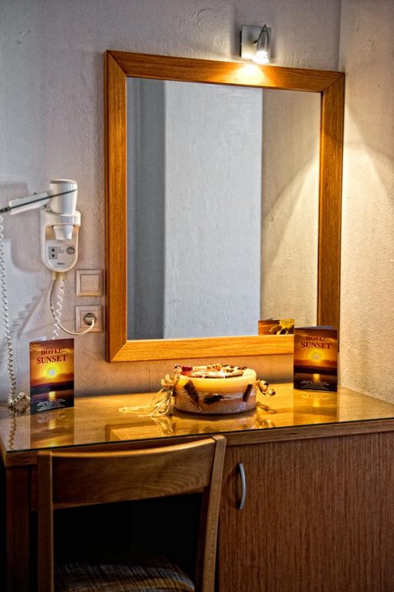 Sunset Hotel - Снимка 1