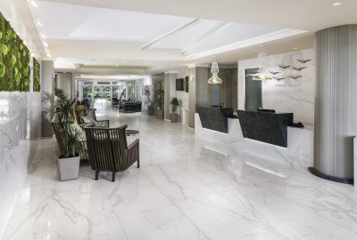 Portes Beach Hotel - Снимка 1