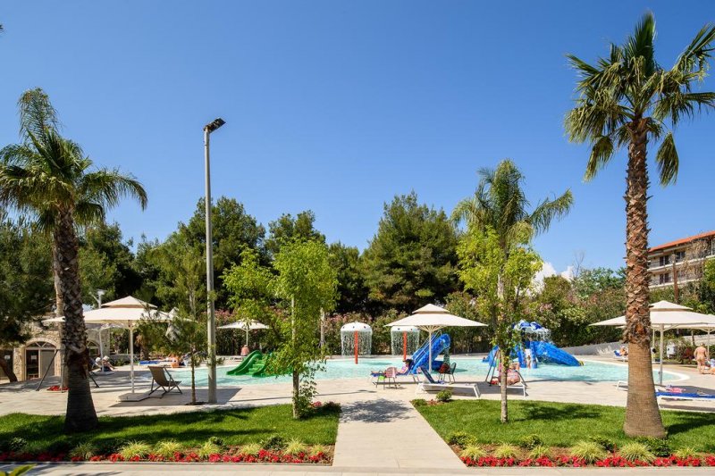 Portes Beach Hotel - Снимка 5