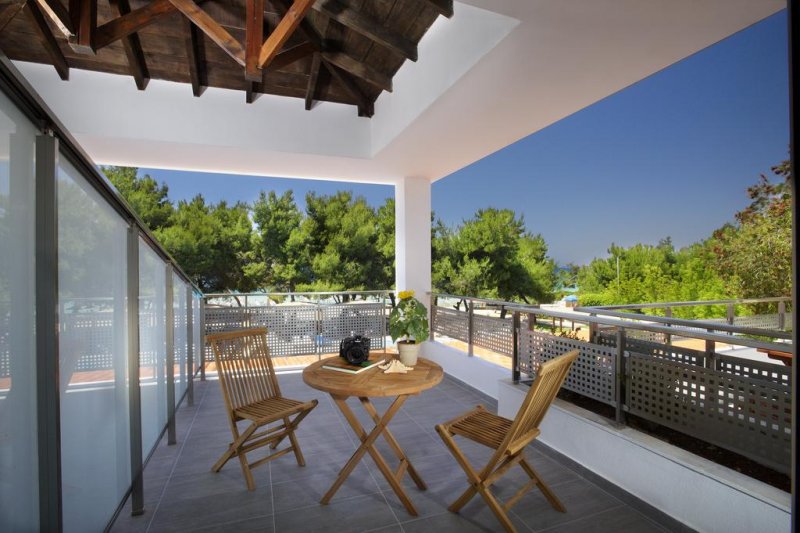 Portes Beach Hotel - Снимка 1