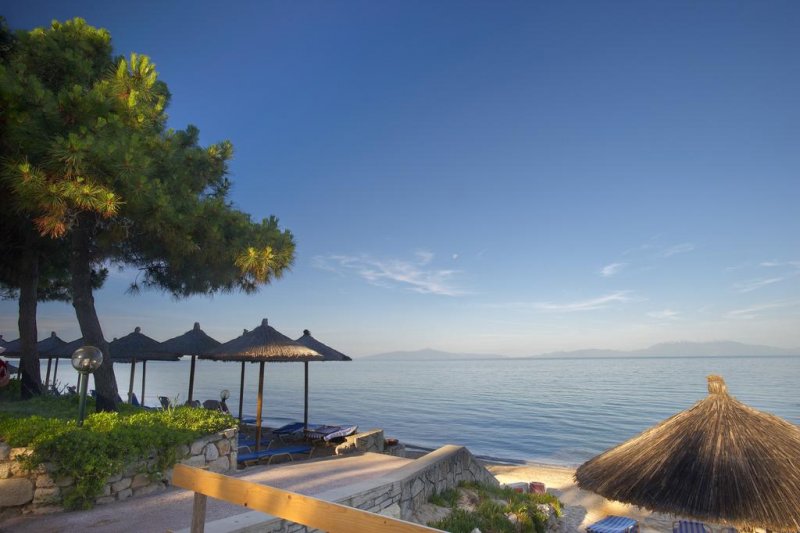 Portes Beach Hotel - Снимка 9