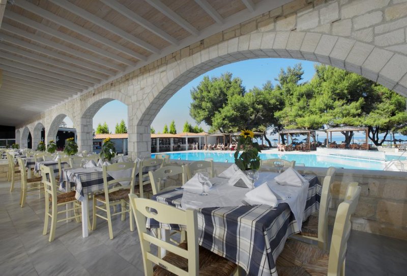 Portes Beach Hotel - Снимка 7
