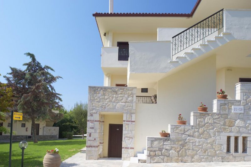 Portes Beach Hotel - Снимка 7