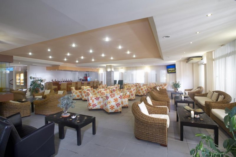 Portes Beach Hotel - Снимка 1