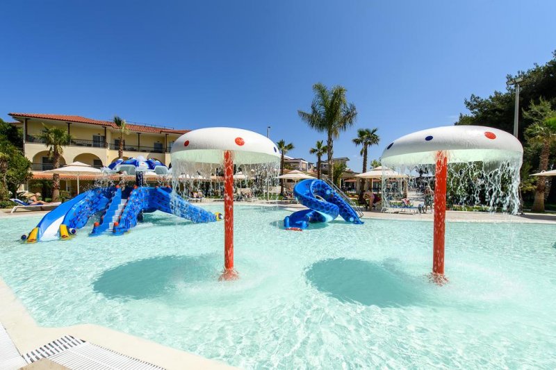 Portes Beach Hotel - Снимка 10