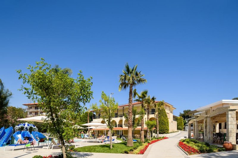 Portes Beach Hotel - Снимка 10