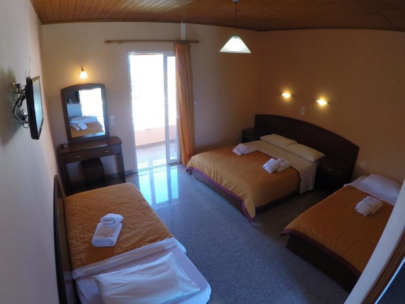 Kalias Hotel - Снимка 2