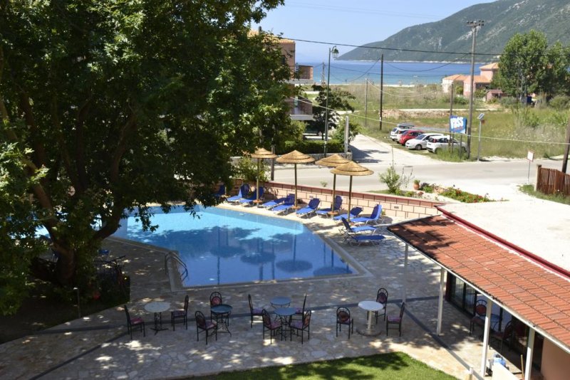 Kalias Hotel - Снимка 7