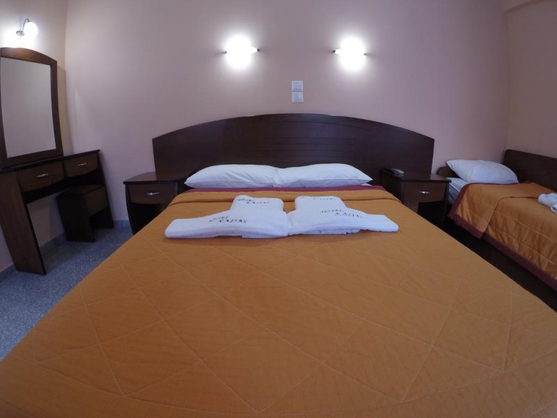 Kalias Hotel - Снимка 3