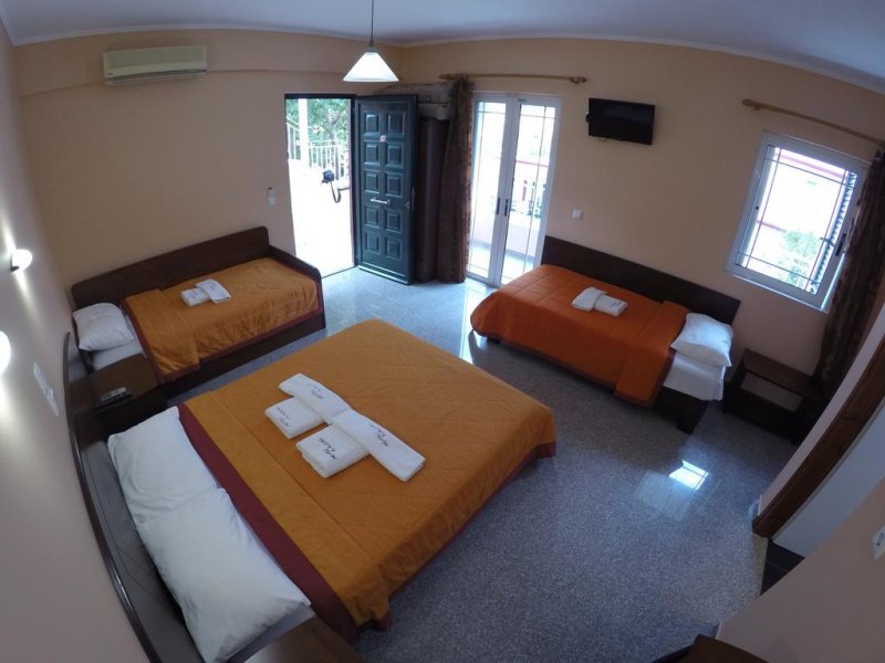 Kalias Hotel - Снимка 8