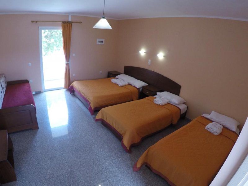 Kalias Hotel - Снимка 1