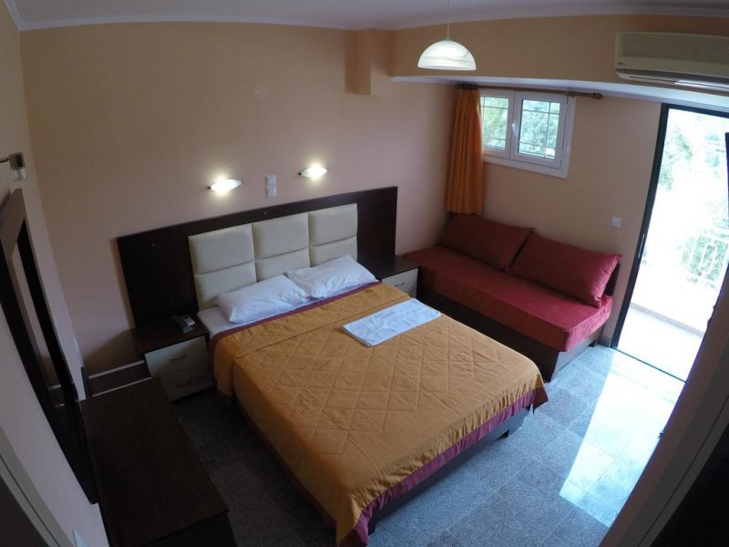 Kalias Hotel - Снимка 2