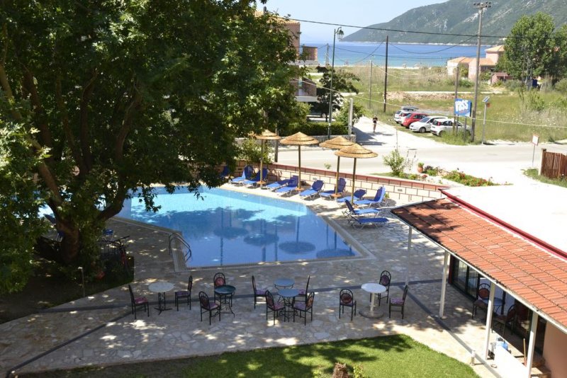 Kalias Hotel - Снимка 4