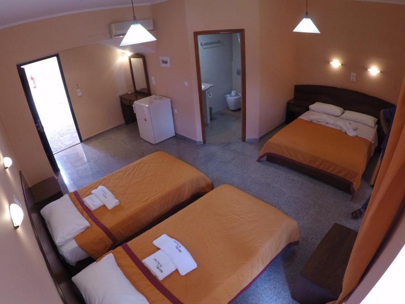 Kalias Hotel - Снимка 1