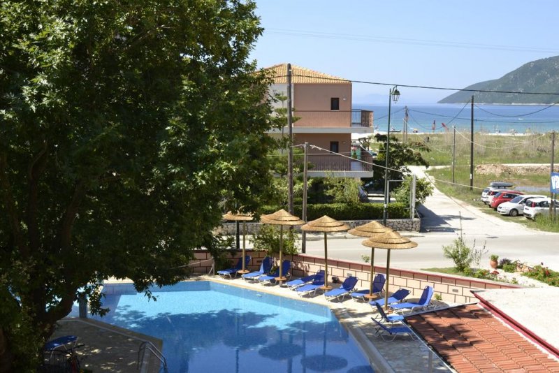 Kalias Hotel - Снимка 8