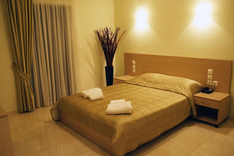 Eleana Hotel - Снимка 1