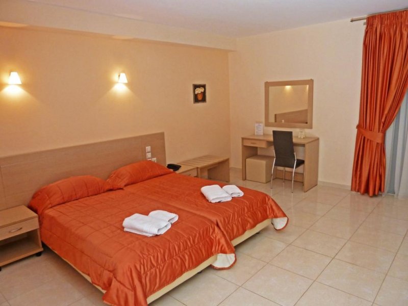 Eleana Hotel - Снимка 1