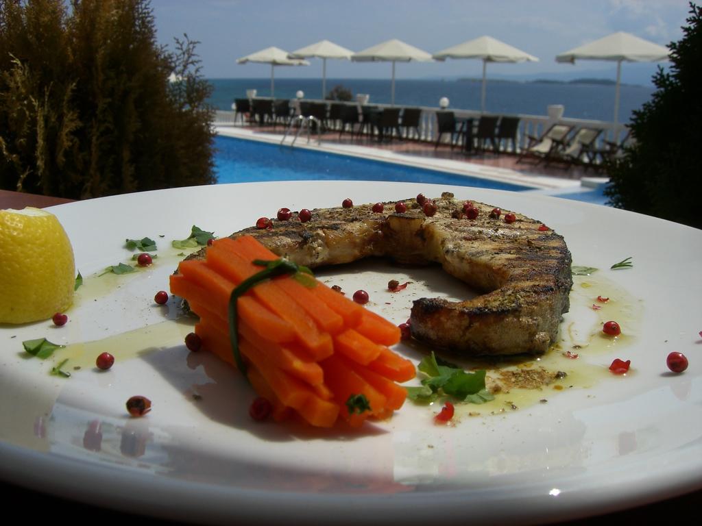 5 нощувки със закуски и вечери в хотел Akti Ouranoupoli 4*, Халкидики, Гърция през Юли! - Снимка 33