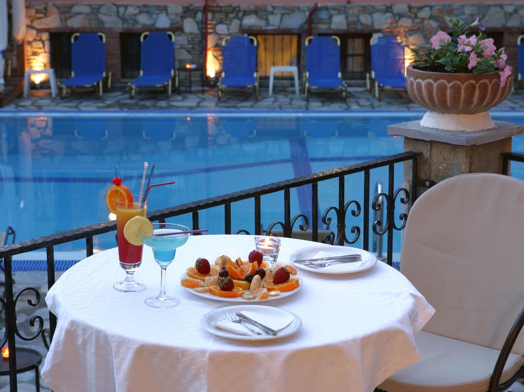 През Май и Юни: 3 нощувки със закуски в хотел Calypso 2*, Халкидики, Гърция! - Снимка 29