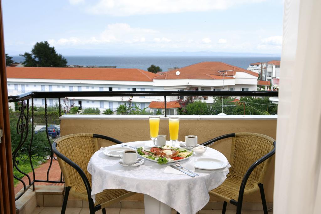 През Май и Юни: 3 нощувки със закуски в хотел Calypso 2*, Халкидики, Гърция! - Снимка 15