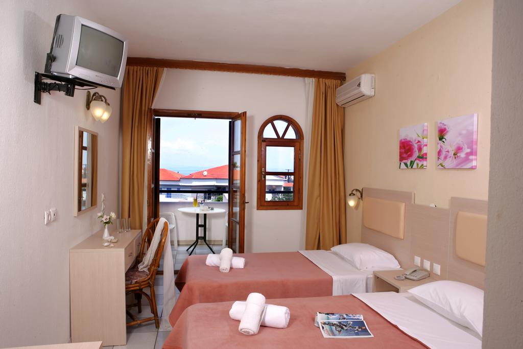 През Май и Юни: 3 нощувки със закуски в хотел Calypso 2*, Халкидики, Гърция! - Снимка 26