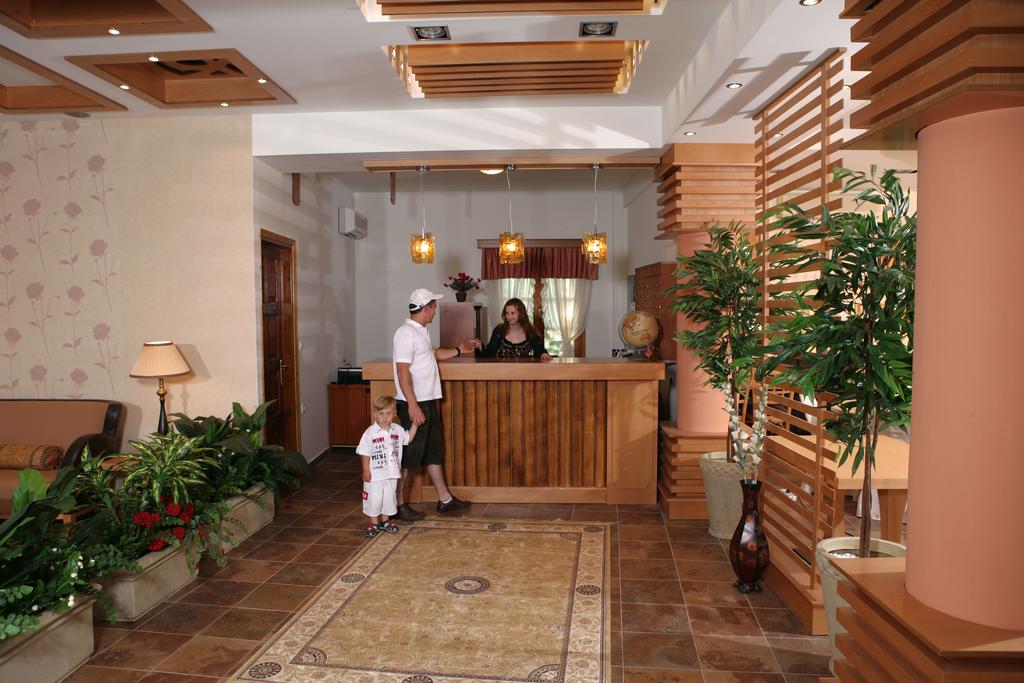 През Май и Юни: 3 нощувки със закуски в хотел Calypso 2*, Халкидики, Гърция! - Снимка 16