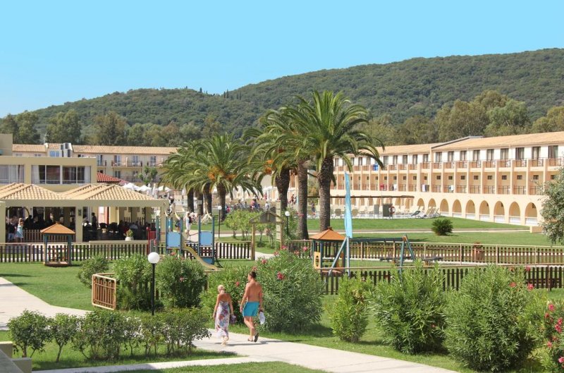 Messonghi Beach Holiday Resort - Снимка 2