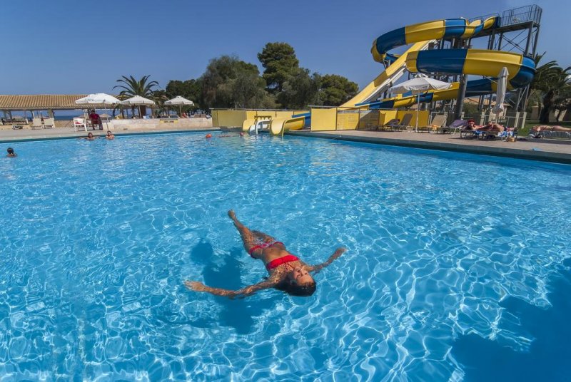 Messonghi Beach Holiday Resort - Снимка 4