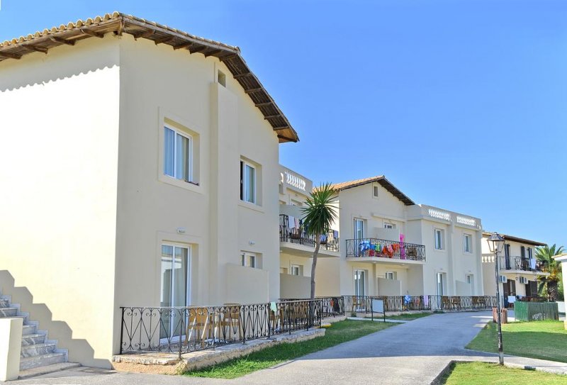 Messonghi Beach Holiday Resort - Снимка 5