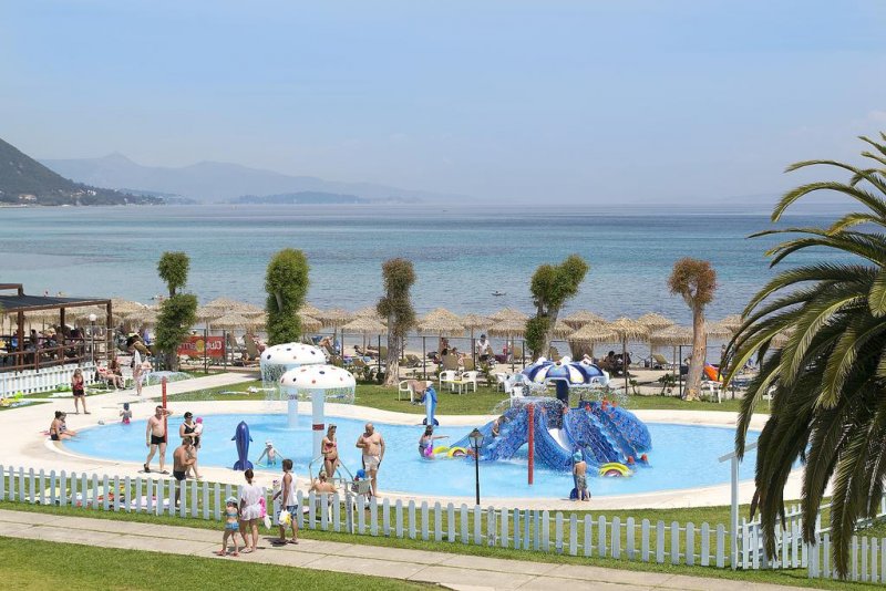 Messonghi Beach Holiday Resort - Снимка 2