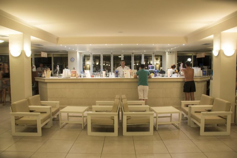 Messonghi Beach Holiday Resort - Снимка 4