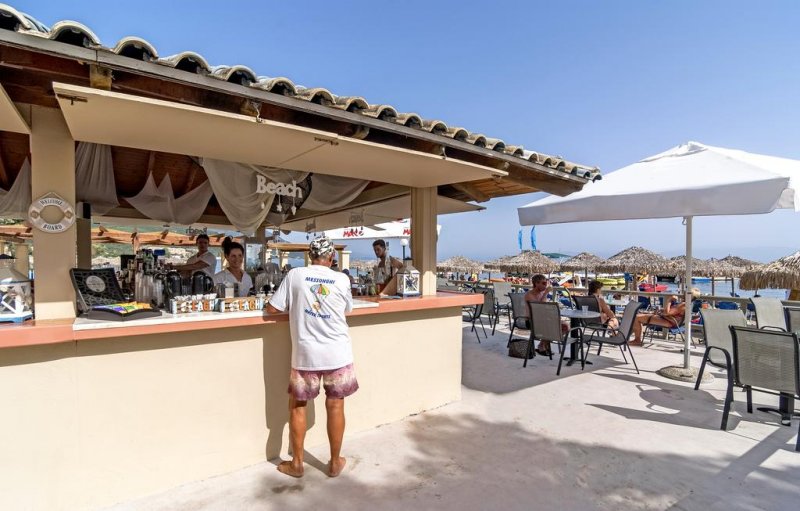 Messonghi Beach Holiday Resort - Снимка 2