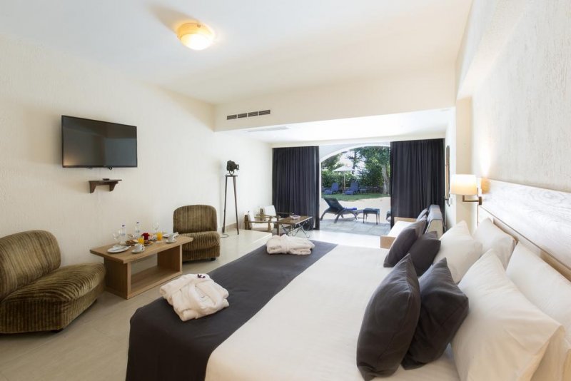 Corfu Holiday Palace - Снимка 3