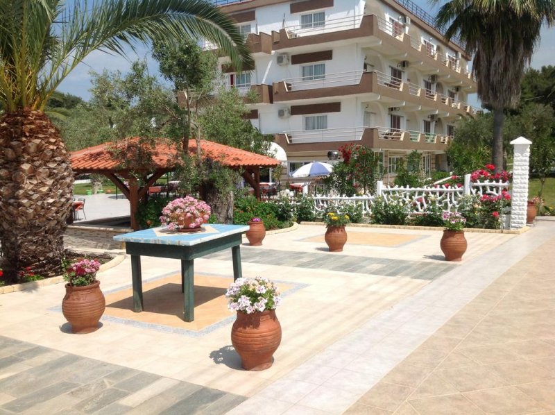 Olympic Bibis Hotel - Снимка 2